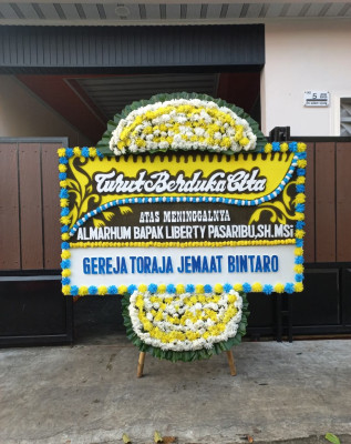 Papan Bunga Duka di Sirongo Folaraha