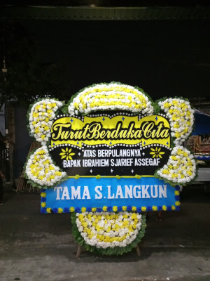 Papan Bunga Duka di Sirongo Folaraha